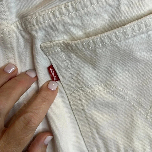 LEVI'S PREMIUM WEDGIE STRAIGHT RED TAG DISTRESSED CROPPED JEAN - Picture 8 of 10